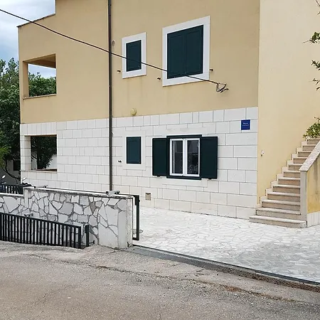 Ana Apartment Basina