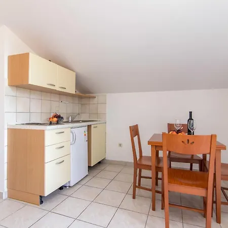 Apartment Ana Basina