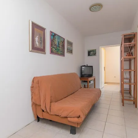Ana Apartment Basina