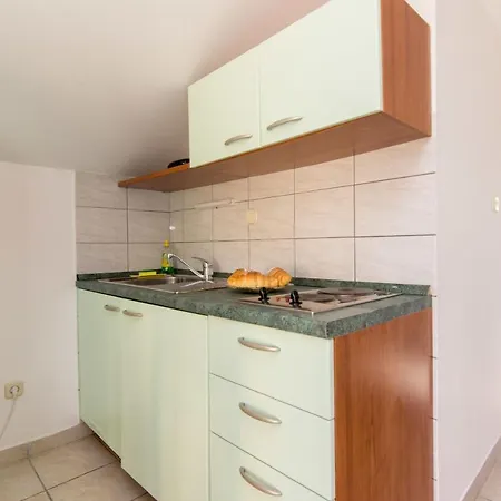 Ana Apartment Basina
